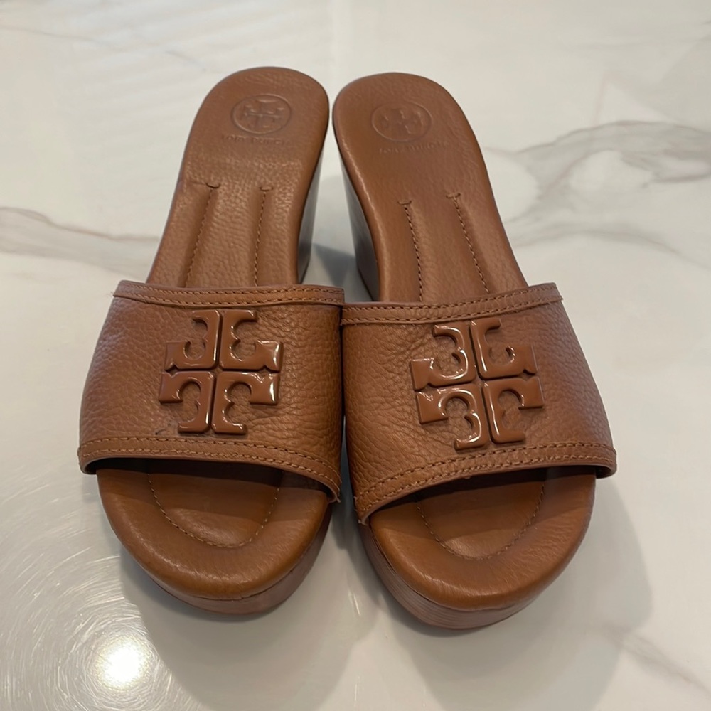 Tory burch leather upper wedge sandal size 7.5